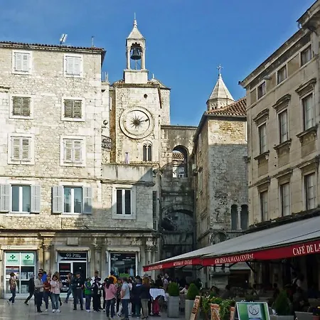 Lives As A Local And Feel Split, 5 Min From Promenada Appartamento