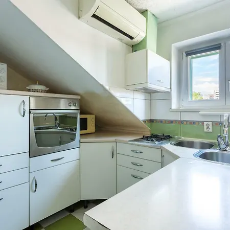 Lives As A Local And Feel Split, 5 Min From Promenada شقة