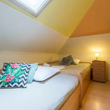 Lives As A Local And Feel Split, 5 Min From Promenada *