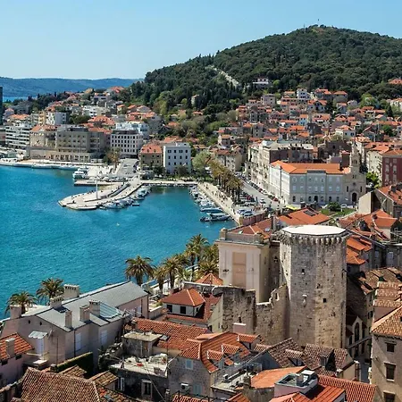 Lives As A Local And Feel Split, 5 Min From Promenada *