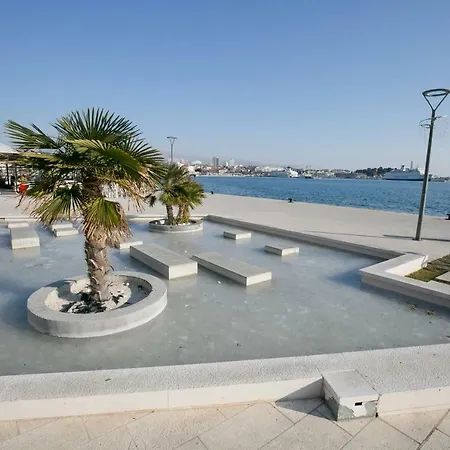 Lives As A Local And Feel Split, 5 Min From Promenada شقة